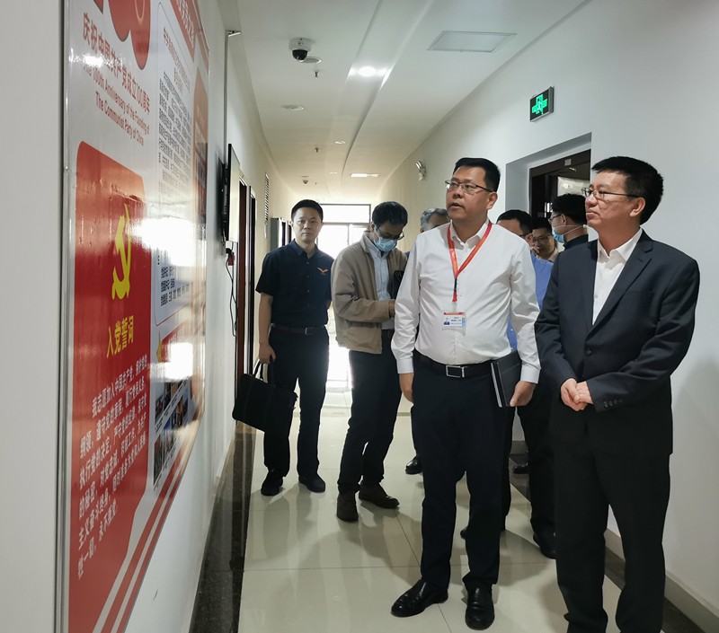 民航湖北監(jiān)管局江濤局長(zhǎng)一行蒞臨海航航校 開(kāi)展安全督導(dǎo)和談心談話 